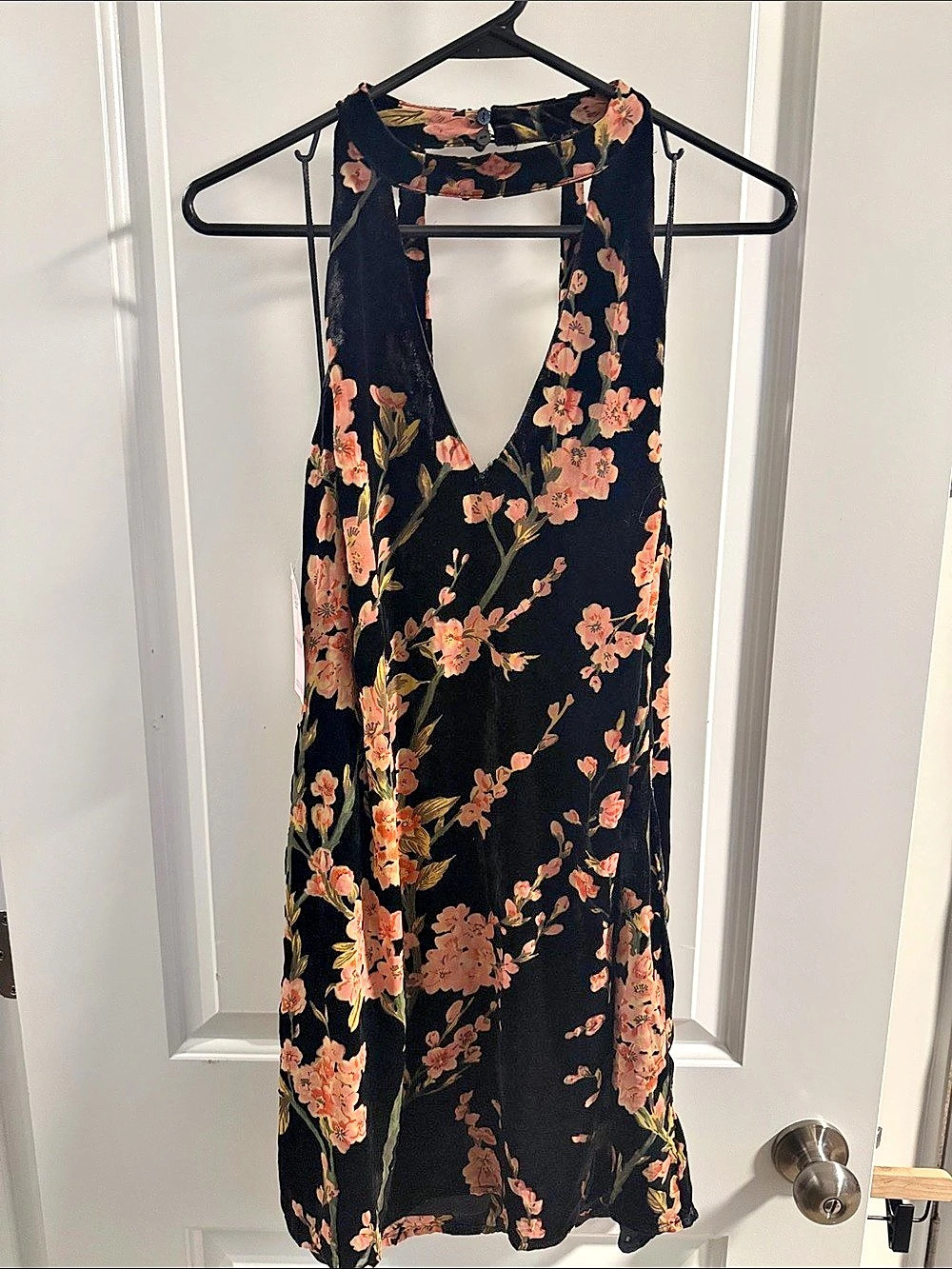 NWT Velvet Style Lush Dress Floral Mini Dress in Black & Pink Size Large